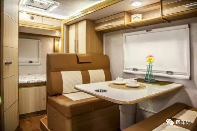 轻卡房车对比c型房车,大通房车c型单拓展房车