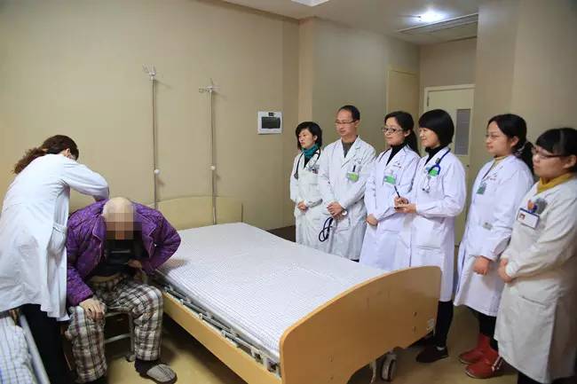 我院风湿免疫科副主任医师文振华获全国大奖！