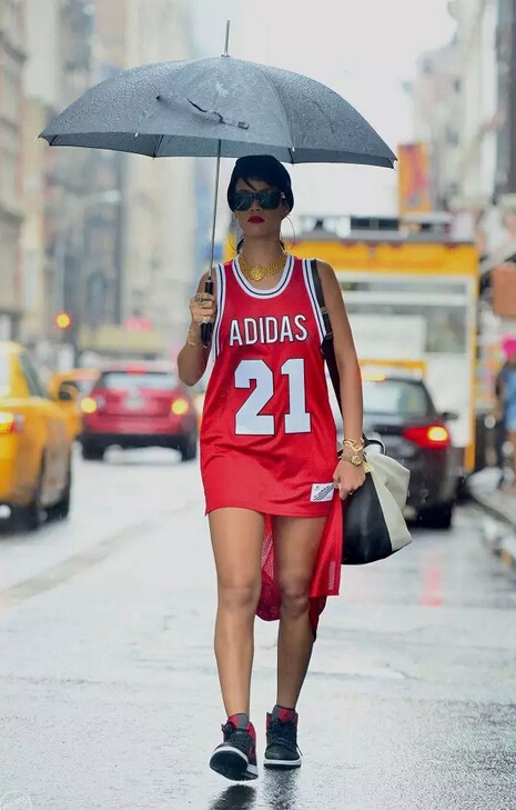 足球女球迷穿各种球衣,女球迷穿什么