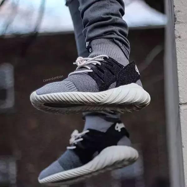 巴黎世家袜子鞋经典百搭上脚图,越丑越时尚