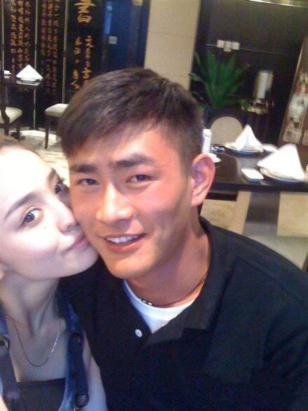 古力娜扎和迪丽热巴都是新疆人吗,迪丽热巴与古力娜扎你更喜欢谁