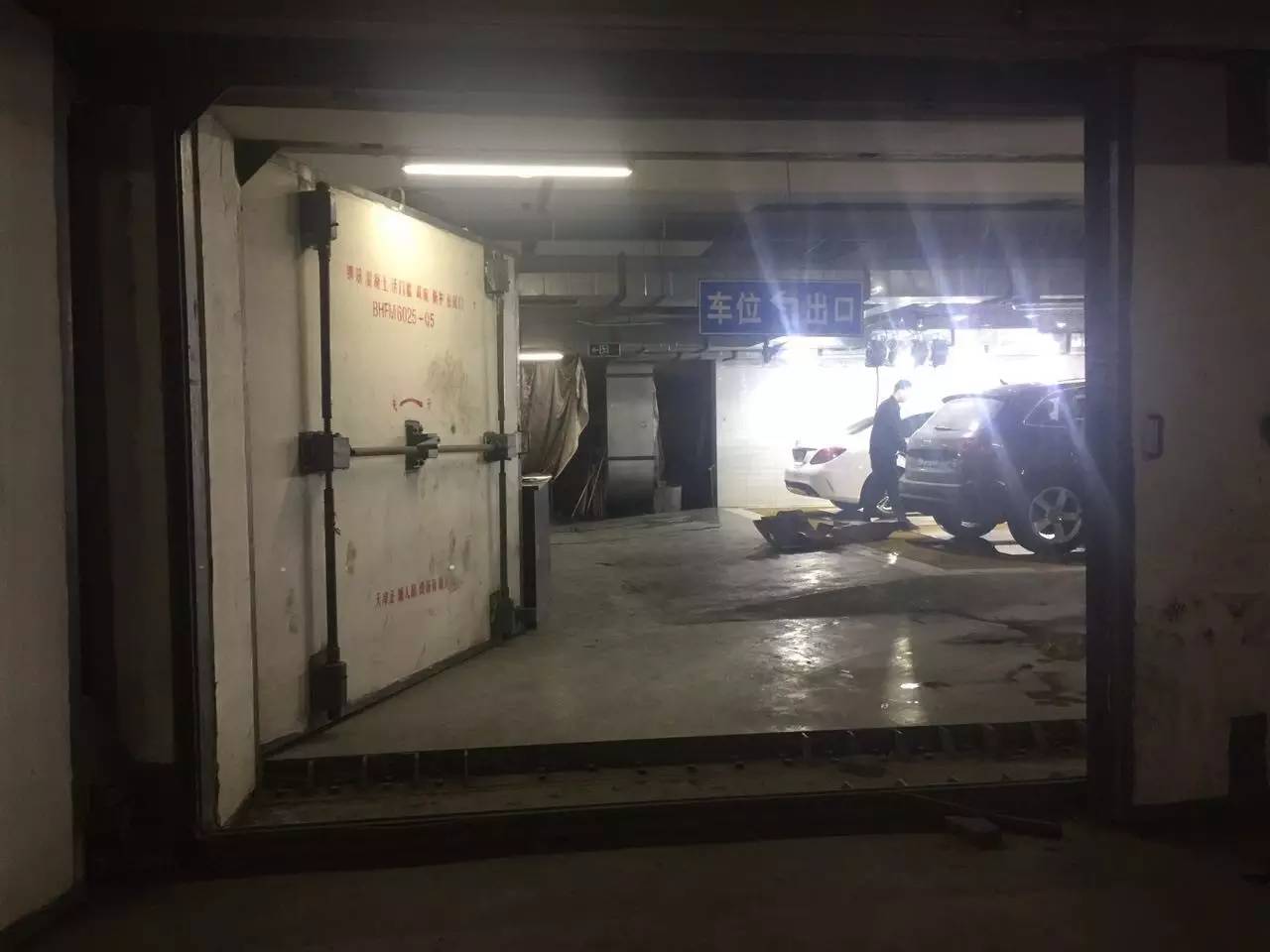 京基·嶺墅业主收房后质疑开发商：怎么多处未完工就给业主交房了？丨万通上游国际小区配套服务不到位地下停车场管理太混乱！