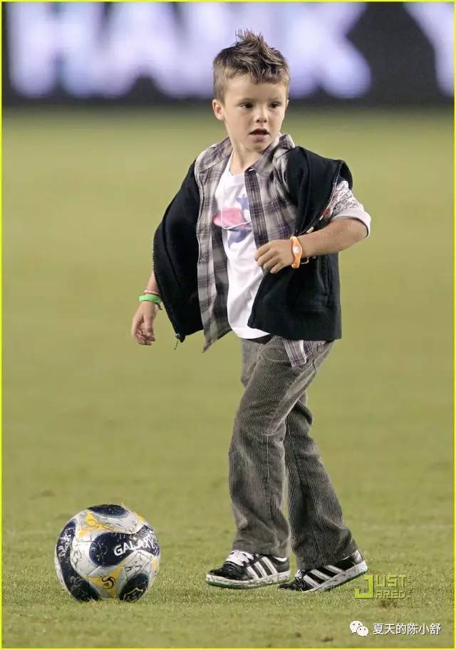 贝克汉姆大背头发型,贝克汉姆3个儿子名字