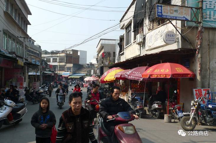 鏃ユ湰鍙戠敓杩囧灏戞鎾炴満浜嬫晠,鏃ユ湰杞︿竴鎾炲氨鎶ュ簾