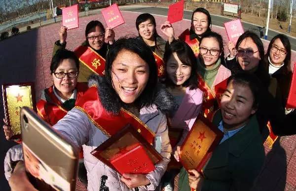 今日头条早上起床收到的消息,起床闹钟播报新闻