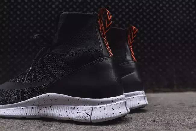 你说我不算一个称职的Sneakers，但我有最早的一款“袜套鞋”