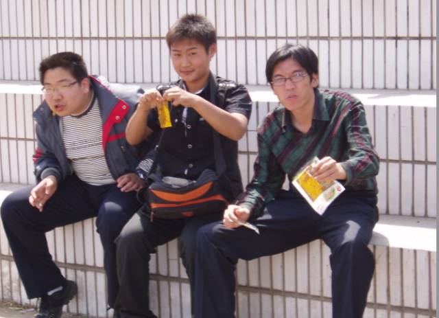 小伙因吃东西被噎死,小伙吃海鲜导致死亡