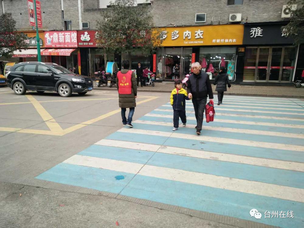 只是随手拍张照！他们每人都得到百元红包，你也可以！