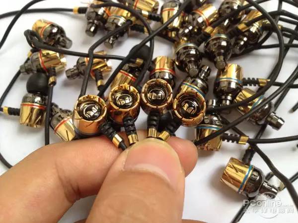 X宝X鱼的散装正品价格低，你可能买到是假耳机！