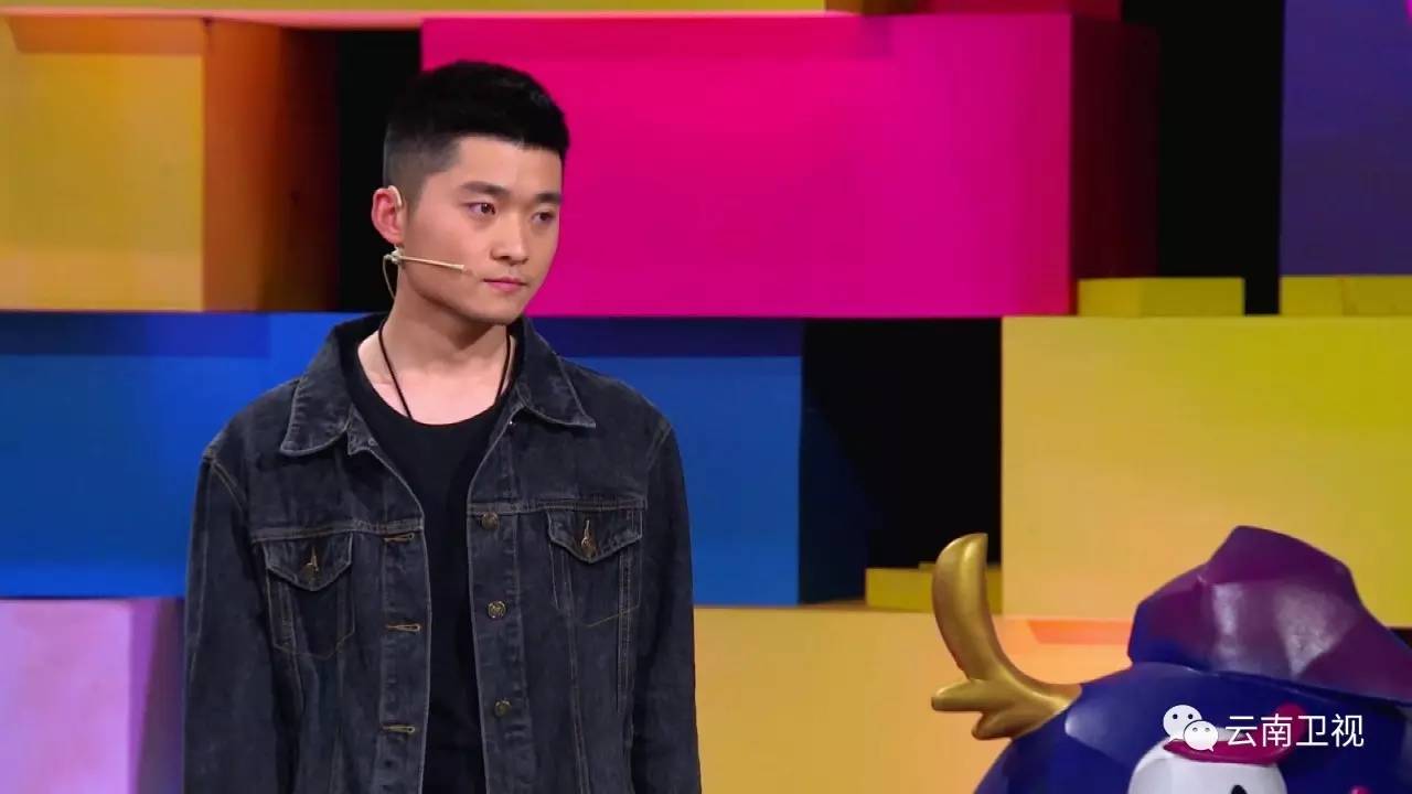 被罚跪键盘的女生,侦探汤姆被女友罚跪键盘