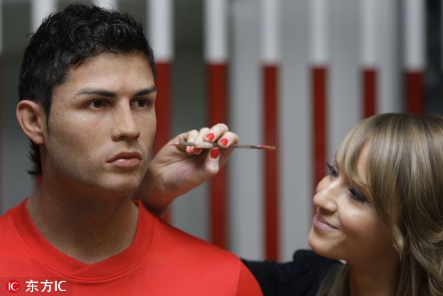 c罗蜡像在纽约时代广场揭幕,c罗雕像蜡像效果图