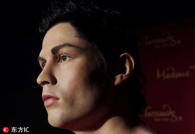 c罗蜡像在纽约时代广场揭幕,c罗雕像蜡像效果图