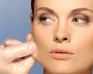 什么？186元的某漾活泉喷雾还不如2元的农夫山泉？