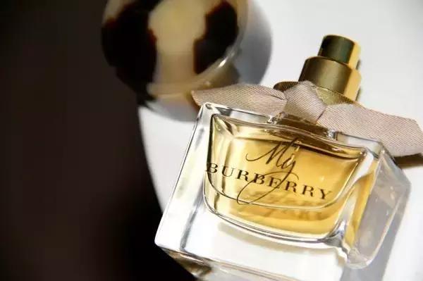 burberry巴宝莉花之绯香水,巴宝莉burberry香水官网