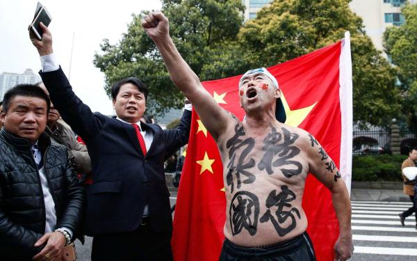 让我流下眼泪的不止昨夜的酒,让我流下眼泪的不止是昨夜的酒