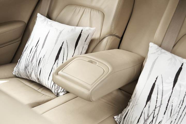 买车在4s店要哪些赠品比较好,买车能跟4s店要什么赠品