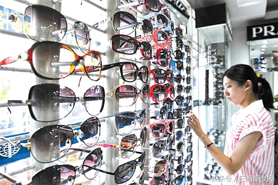 300元一副眼镜成本多少钱,一副100元的眼镜有多暴利