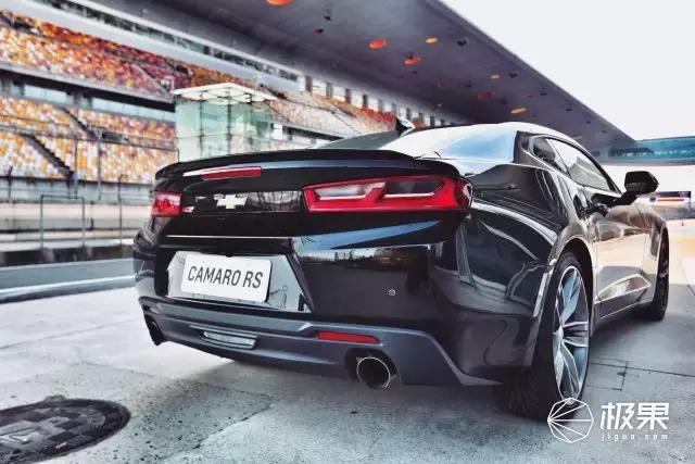 上海f1赛道体验价格,大黄蜂科迈罗敞篷版驾驶体验