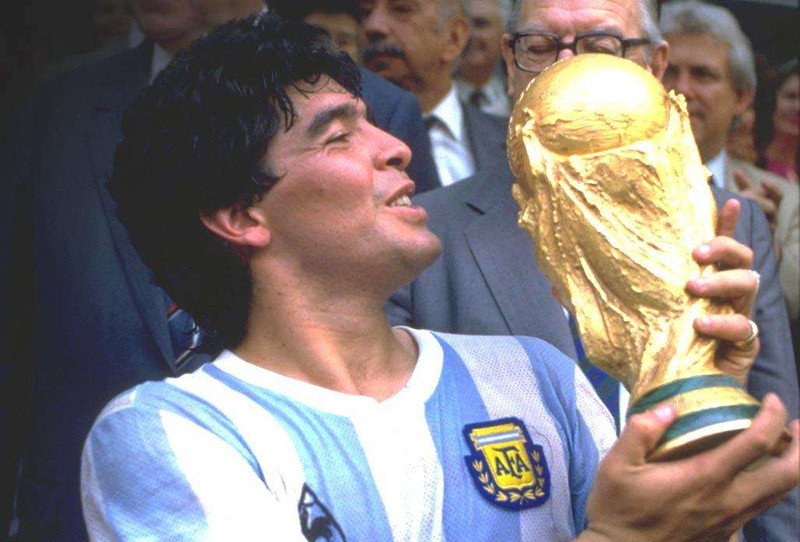 “混球”马拉多纳来华指导校园足球,网友称渣男又来“圈钱”了