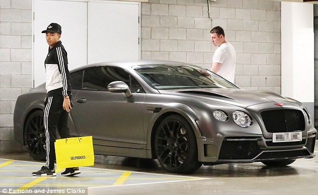 今日早报每天更新的简短新闻简报,早报最新发布消息