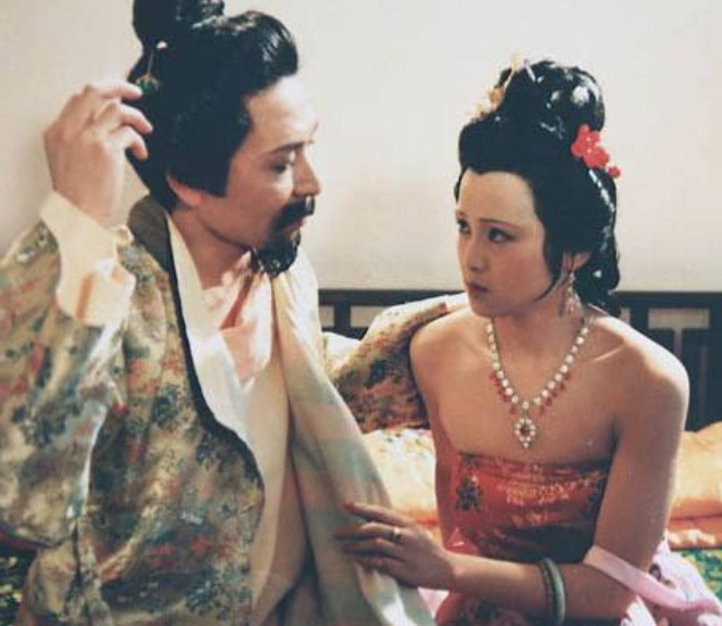 历史大揭秘，扒灰一词的由来，竟然害得三位文化伟人承受多年污点