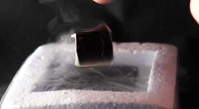 生活中怎样让物体悬浮和太空一样,能让物体悬浮的科学小实验