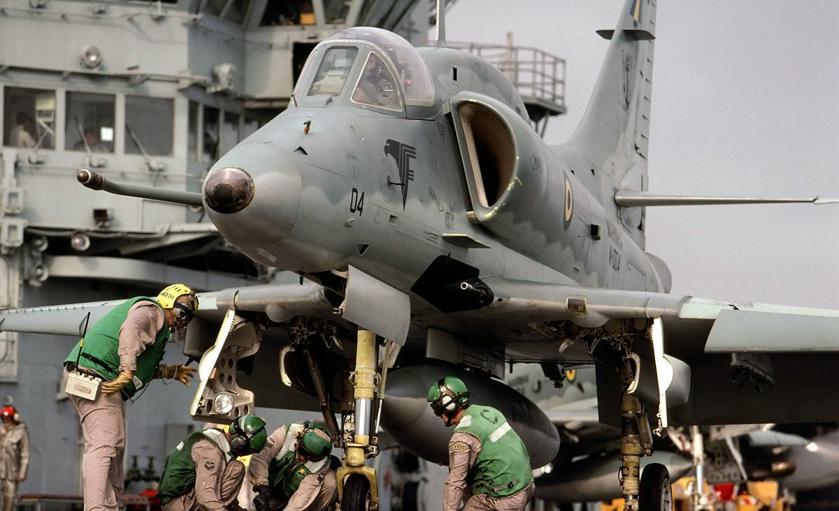 中国航母坚不可摧,中国航母不忘初心