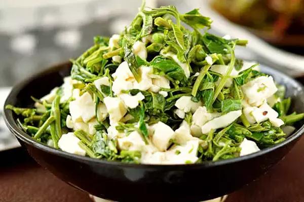 青岛市场火的小吃,最近很火的青岛菜