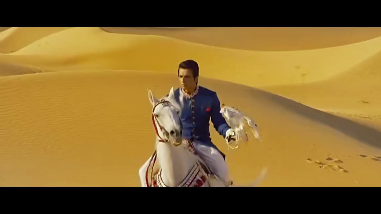 成龙为博美女芳心，耍宝累得眼冒金星