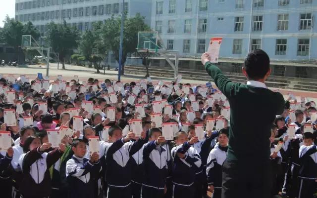 平潭岚华中学首期“李阳疯狂英语”国际英语周开启！