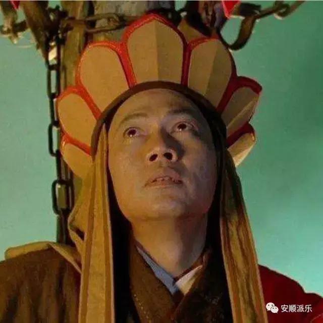 谭咏麟黄日华踢足球现场粉丝唱歌,谭咏麟黄日华参加活动