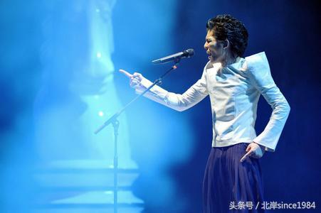 别傻了，你以为萧敬腾真是雨神，都是套路