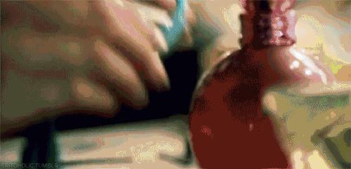 我给3个直男闻了16瓶香水，结果