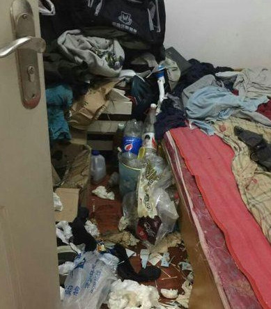 兄弟你穿衣服倒是长点心，这到底是几个意思