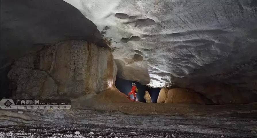 城报｜震惊！东兰发现了一个巨大的“黑色眼睛”，中外科考队惊讶不已