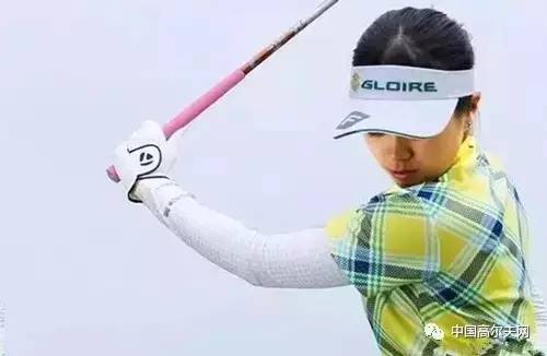 新手基础开球握杆姿势,一号木如何把球打直