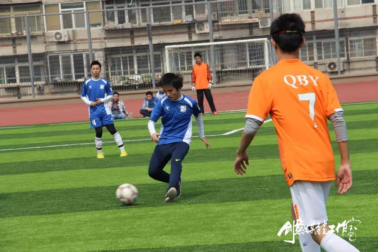 明德男足2:0格物男足，袁畅独中两元