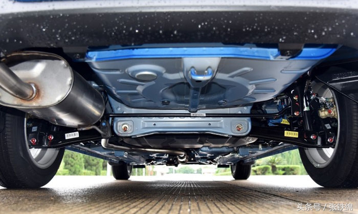 内饰豪华得像宝马外观吊打合资,这车外观不输奔驰性能出众