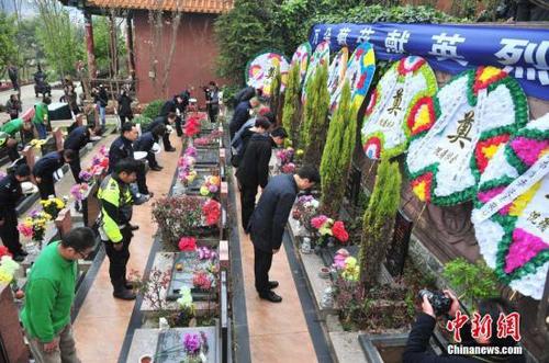 清明节光明日报,光明日报出游禁令