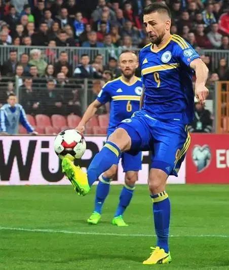 他们穿什么用英文怎么说,他们穿着什么用英文怎么说