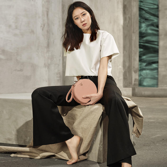 韩妞正疯的手鼓包，啥都罩得住