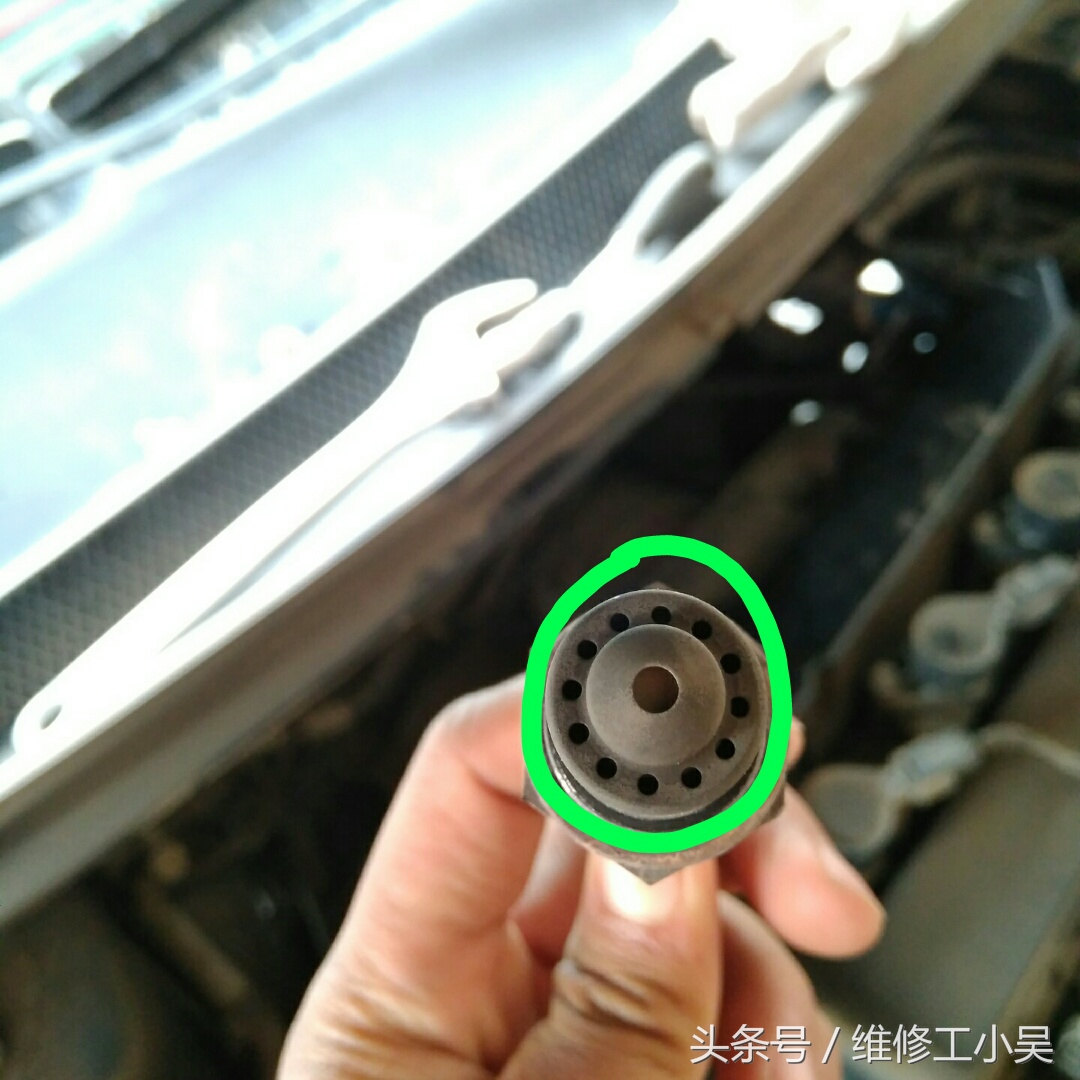 2012福克斯三厢1.6自动风尚版油耗,福克斯2011款三厢经典手动油耗1.8