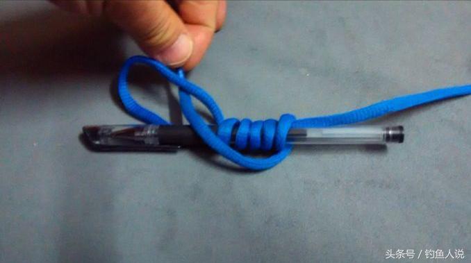 钓鱼的串钩怎样才能把钩绑到线上,如何简单绑钓鱼的串钩