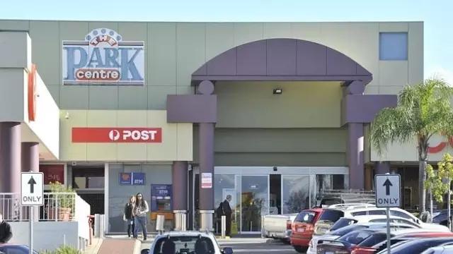 澳洲俩情侣买奶粉被白人打,澳洲华人抢奶粉大打出手