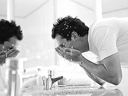 脸上有白癜风如何抹药,脸上有白癜风怎么护肤