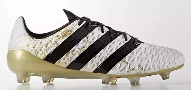 他们穿什么用英文怎么说,他们穿着什么用英文怎么说