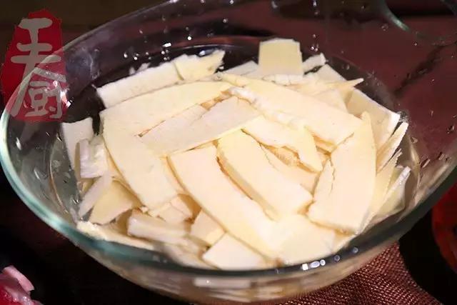 肉香笋鲜的春笋炒五花肉,鲜笋炒五花肉的图片