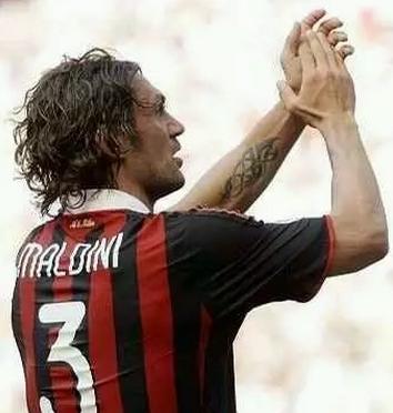 无兄弟不足球！足球不只有对抗，这些故事是否让你落泪？