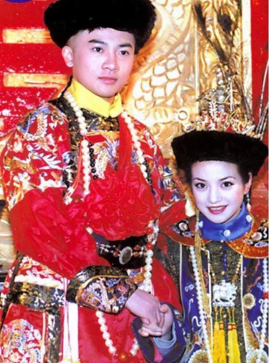 林心如老佛爷,让老佛爷躺在地上合照