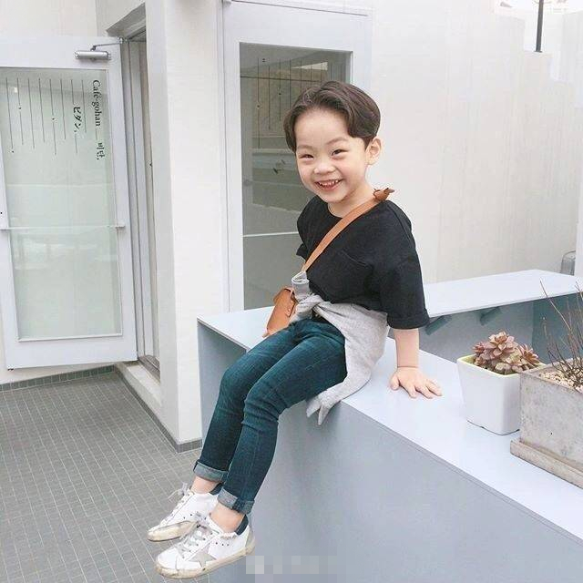 20-25岁男生简单穿搭,男生30岁简单大气穿搭